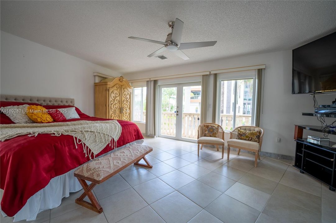 待售: $4,500,000 (4 贝兹, 3 浴室, 3084 平方英尺)