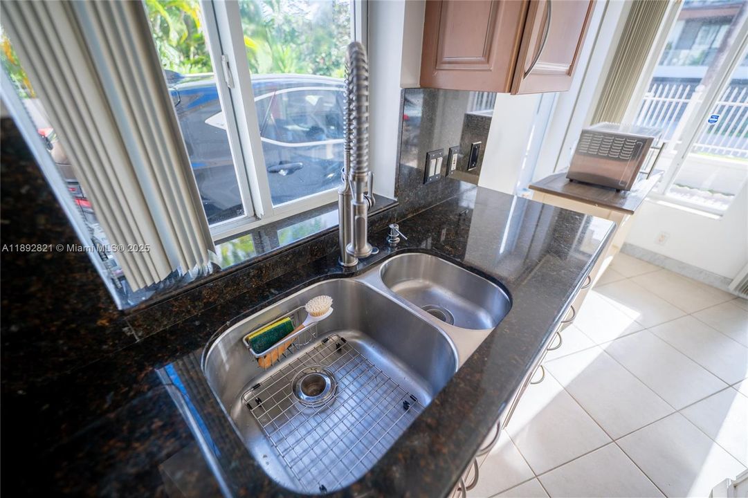 待售: $4,500,000 (4 贝兹, 3 浴室, 3084 平方英尺)