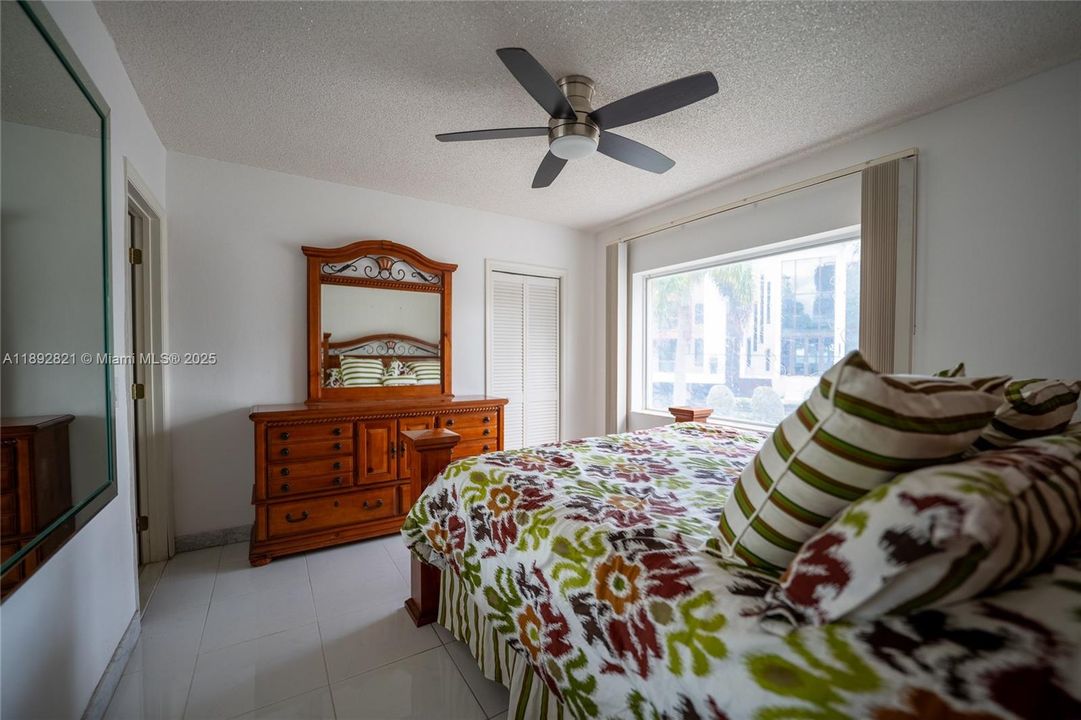 待售: $4,500,000 (4 贝兹, 3 浴室, 3084 平方英尺)