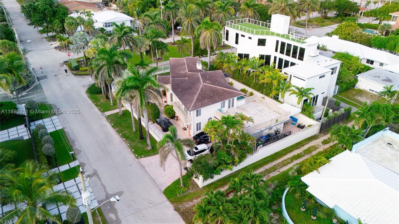 待售: $4,500,000 (4 贝兹, 3 浴室, 3084 平方英尺)