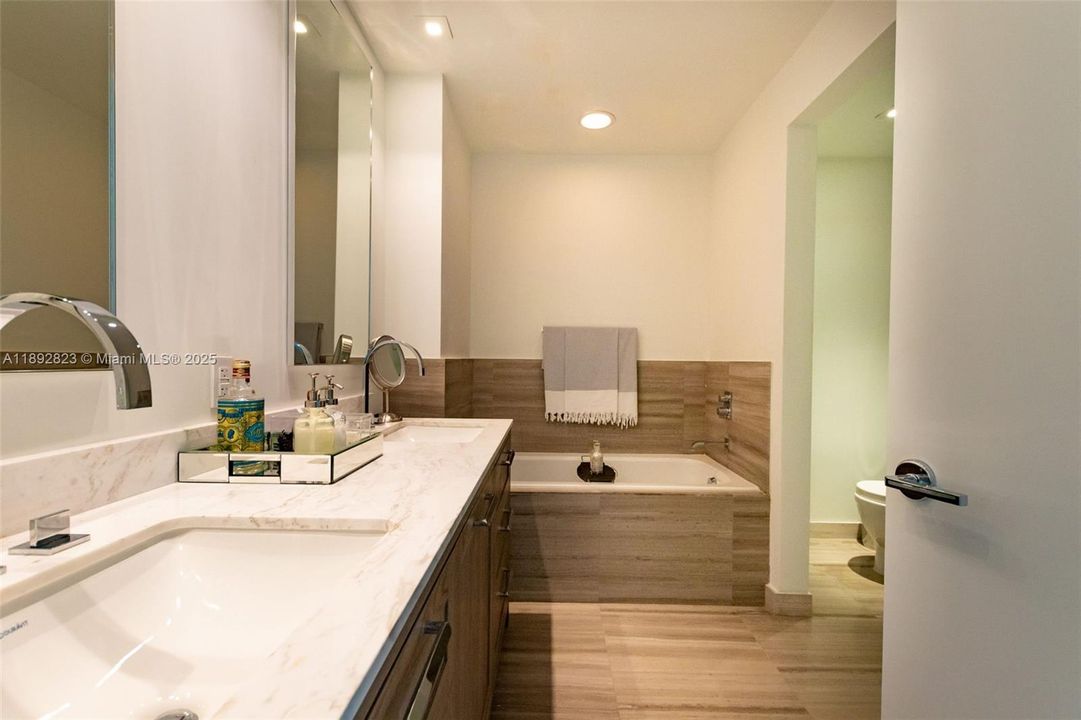 最近租的: $29,800 (3 贝兹, 4 浴室, 2257 平方英尺)