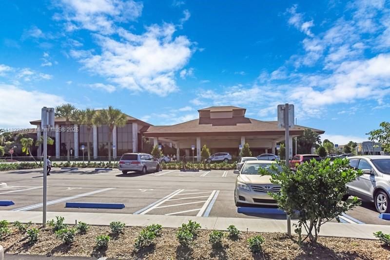 Active With Contract: $2,250 (2 beds, 2 baths, 1100 Square Feet)