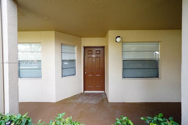 Active With Contract: $2,250 (2 beds, 2 baths, 1100 Square Feet)