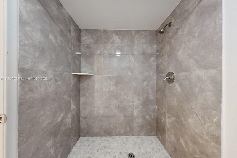 Active With Contract: $2,250 (2 beds, 2 baths, 1100 Square Feet)