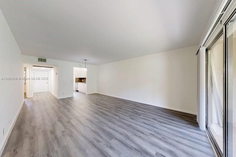 Active With Contract: $2,250 (2 beds, 2 baths, 1100 Square Feet)