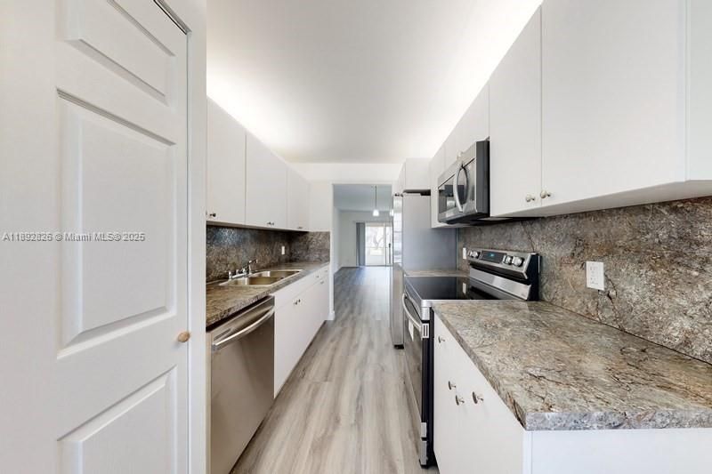 Active With Contract: $2,250 (2 beds, 2 baths, 1100 Square Feet)