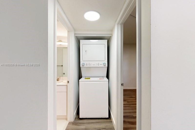 Active With Contract: $2,250 (2 beds, 2 baths, 1100 Square Feet)