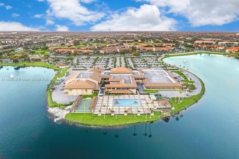 Active With Contract: $2,250 (2 beds, 2 baths, 1100 Square Feet)