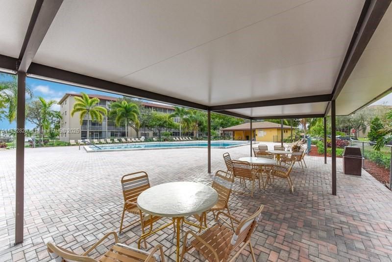 Active With Contract: $2,250 (2 beds, 2 baths, 1100 Square Feet)