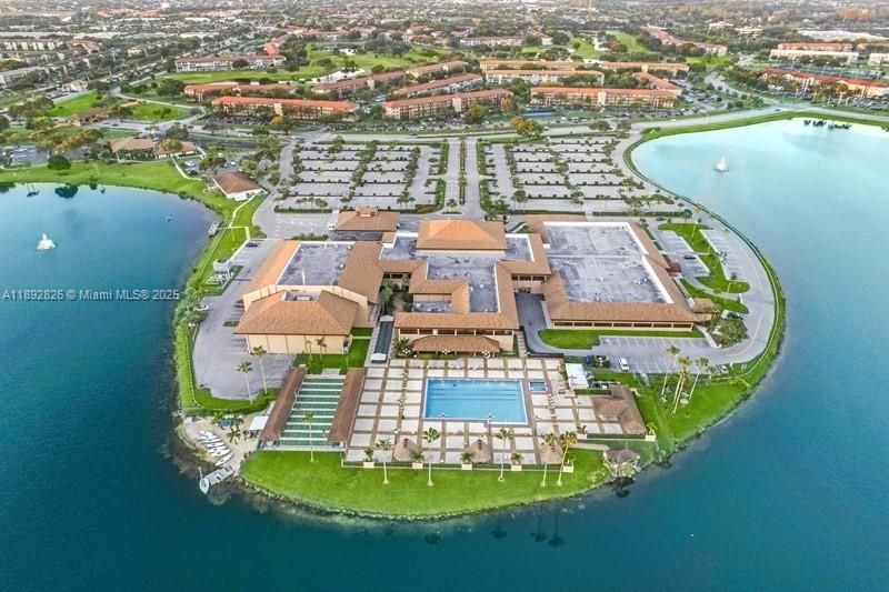 Active With Contract: $2,250 (2 beds, 2 baths, 1100 Square Feet)