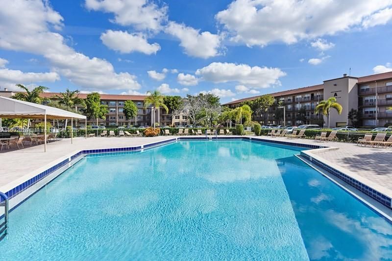 Active With Contract: $2,250 (2 beds, 2 baths, 1100 Square Feet)