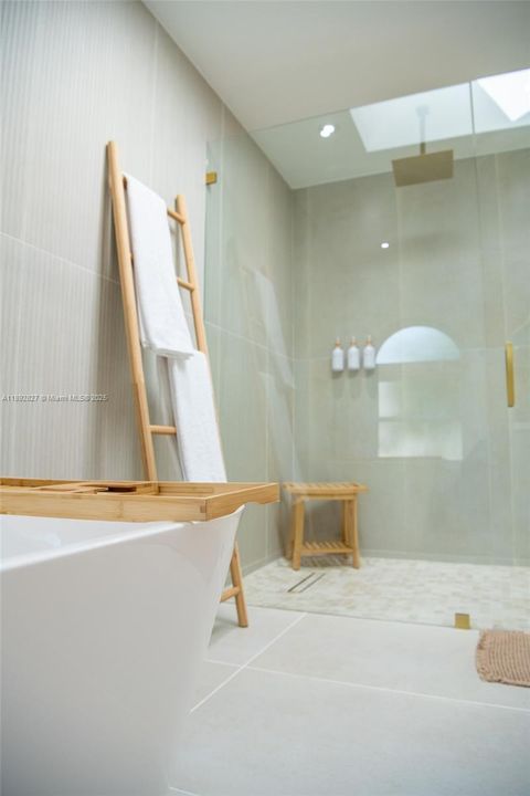 For Rent: $4,200 (3 beds, 2 baths, 2020 Square Feet)