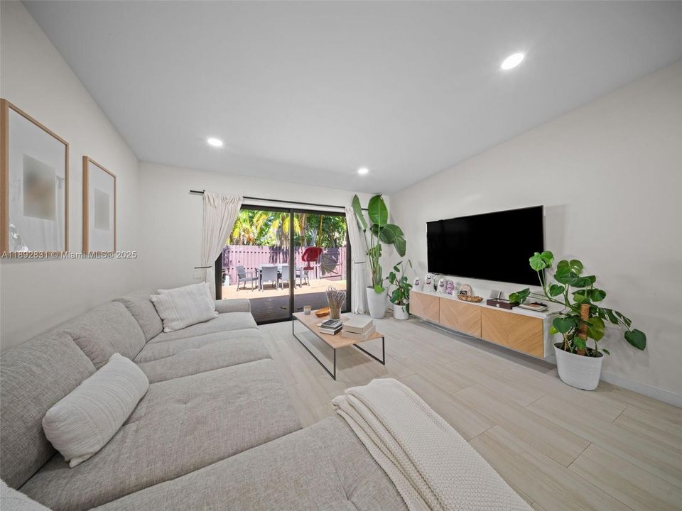 Vendido Recientemente: $505,000 (2 camas, 2 baños, 1147 Pies cuadrados)