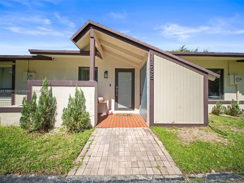 Vendido Recientemente: $505,000 (2 camas, 2 baños, 1147 Pies cuadrados)