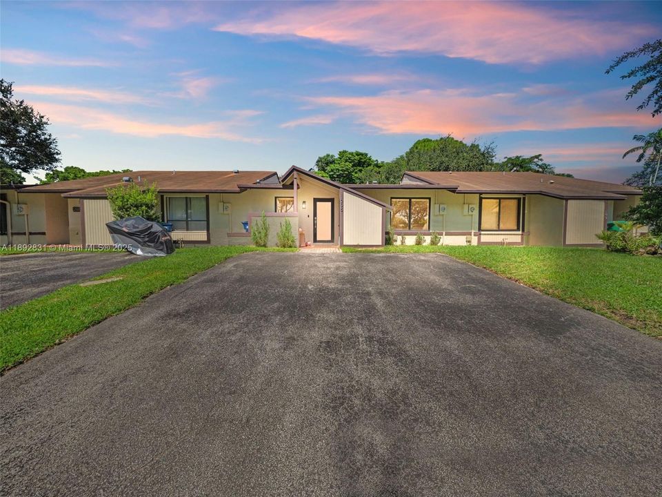 Vendido Recientemente: $505,000 (2 camas, 2 baños, 1147 Pies cuadrados)