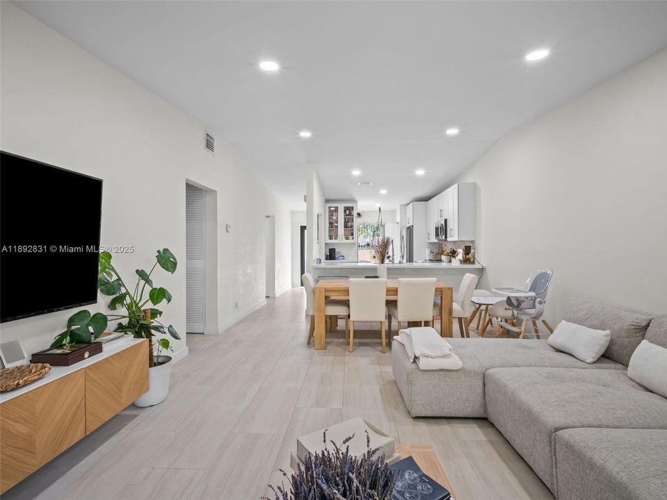 Vendido Recientemente: $505,000 (2 camas, 2 baños, 1147 Pies cuadrados)