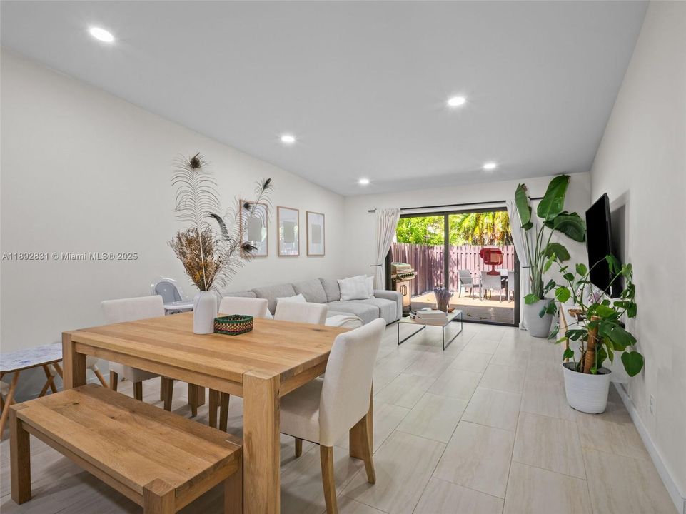 Vendido Recientemente: $505,000 (2 camas, 2 baños, 1147 Pies cuadrados)