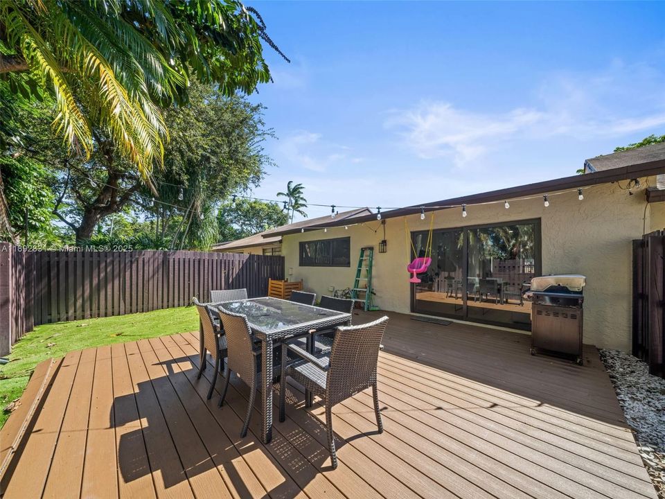 Vendido Recientemente: $505,000 (2 camas, 2 baños, 1147 Pies cuadrados)