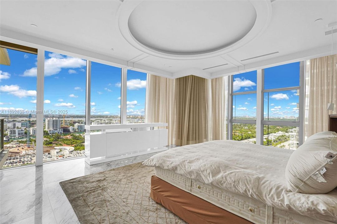 For Sale: $8,900,000 (3 beds, 3 baths, 3003 Square Feet)