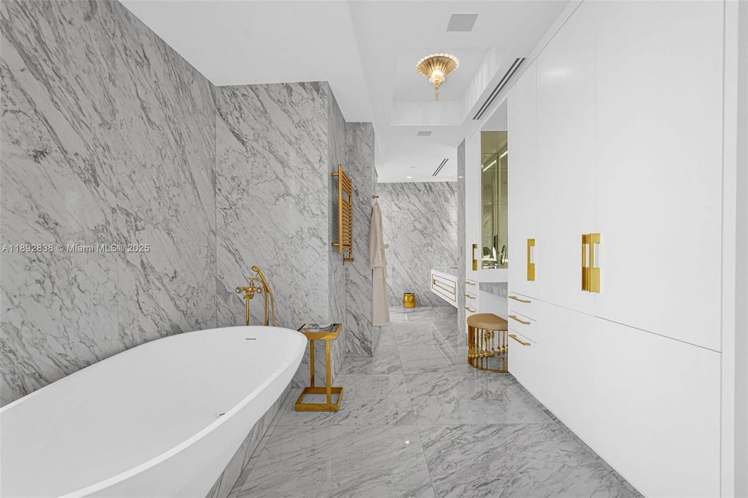 For Sale: $8,900,000 (3 beds, 3 baths, 3003 Square Feet)