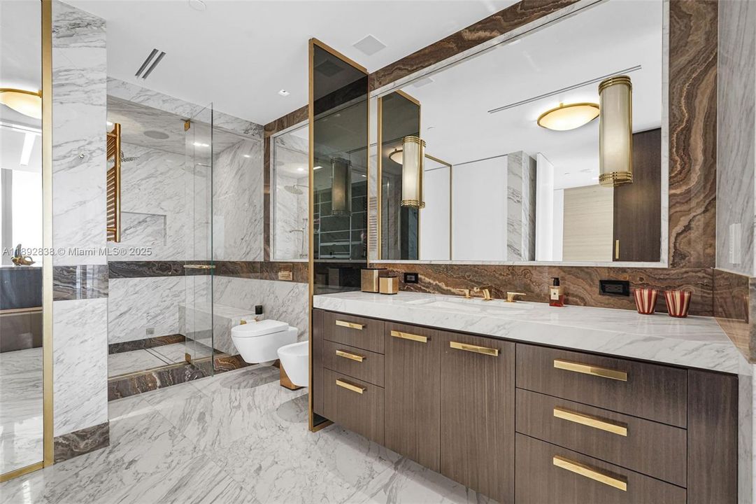 For Sale: $8,900,000 (3 beds, 3 baths, 3003 Square Feet)