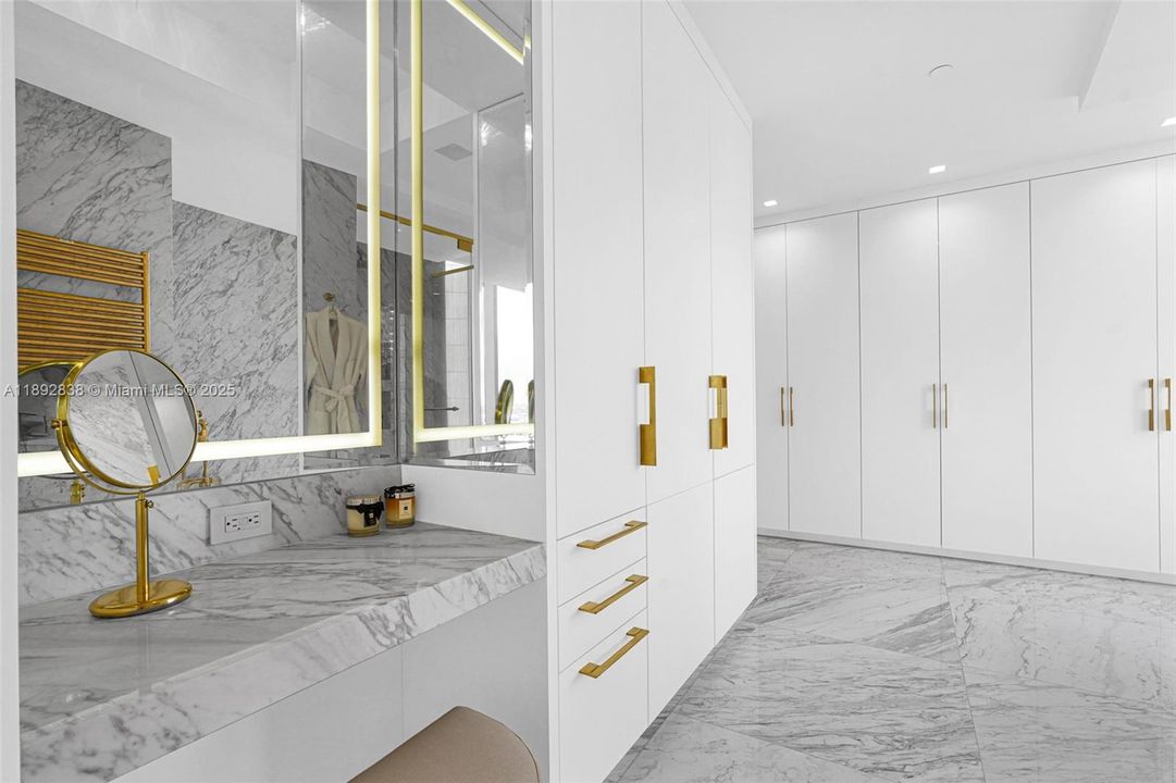 For Sale: $8,900,000 (3 beds, 3 baths, 3003 Square Feet)