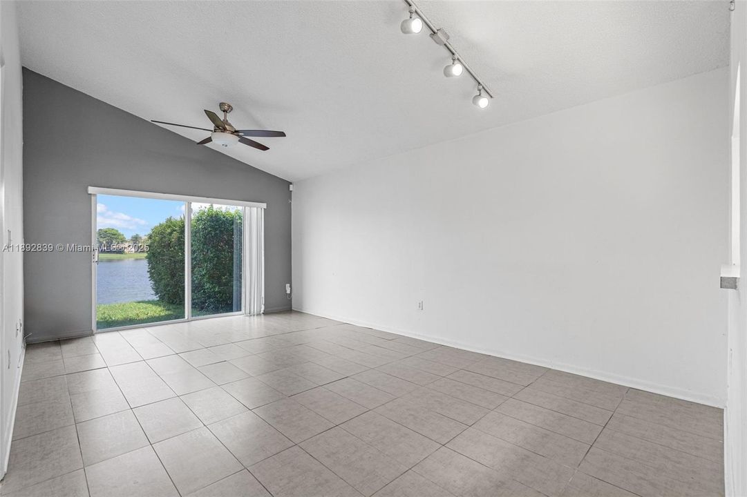 На продажу: $469,000 (3 спален, 2 ванн, 1185 Квадратных фут)