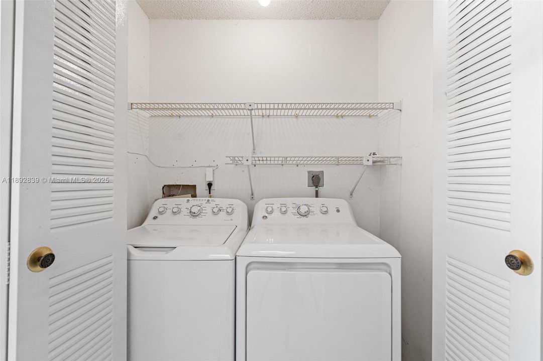 На продажу: $469,000 (3 спален, 2 ванн, 1185 Квадратных фут)