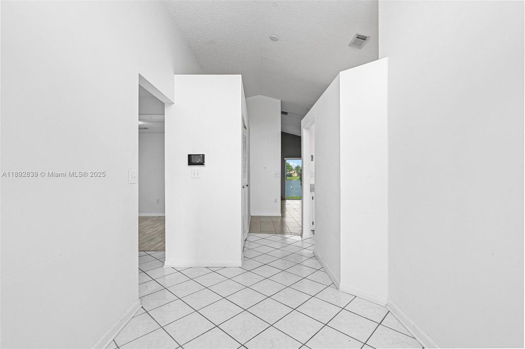 На продажу: $469,000 (3 спален, 2 ванн, 1185 Квадратных фут)