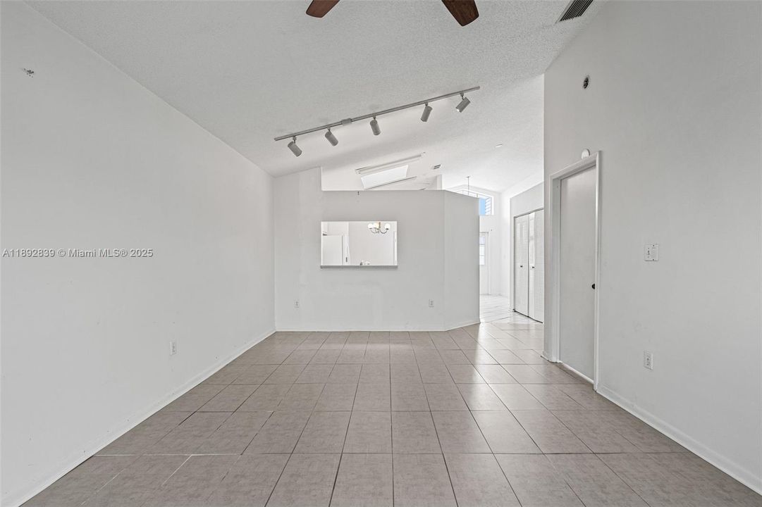 На продажу: $469,000 (3 спален, 2 ванн, 1185 Квадратных фут)