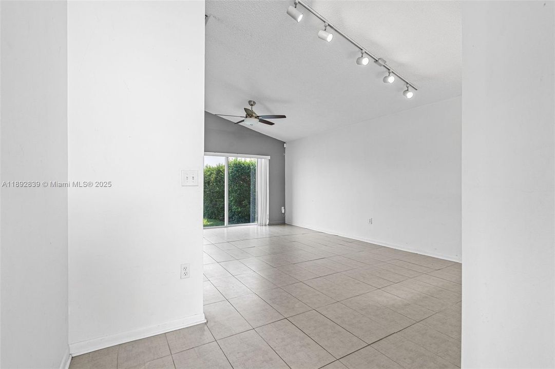 На продажу: $469,000 (3 спален, 2 ванн, 1185 Квадратных фут)