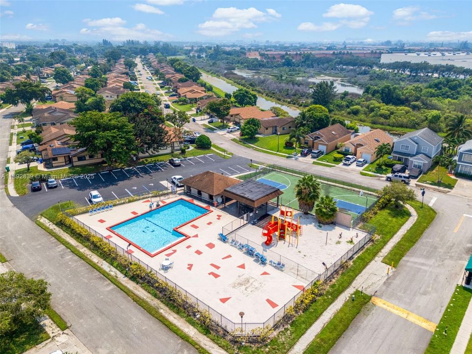 На продажу: $469,000 (3 спален, 2 ванн, 1185 Квадратных фут)