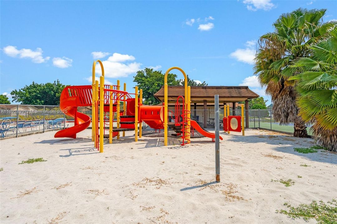 На продажу: $469,000 (3 спален, 2 ванн, 1185 Квадратных фут)