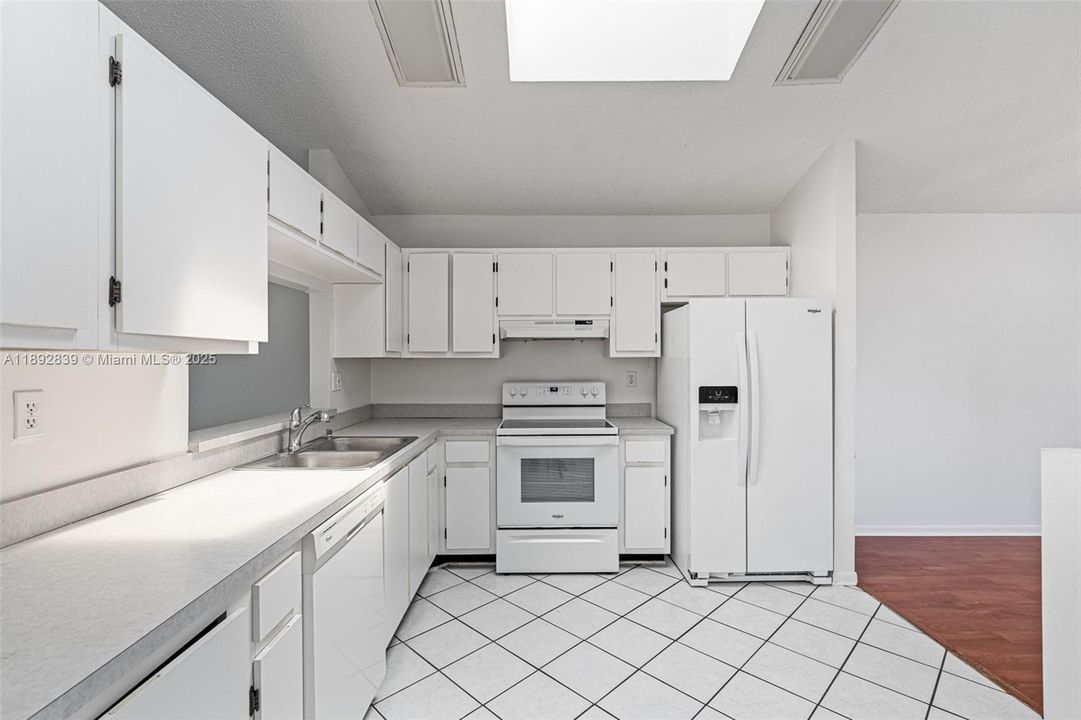 На продажу: $469,000 (3 спален, 2 ванн, 1185 Квадратных фут)