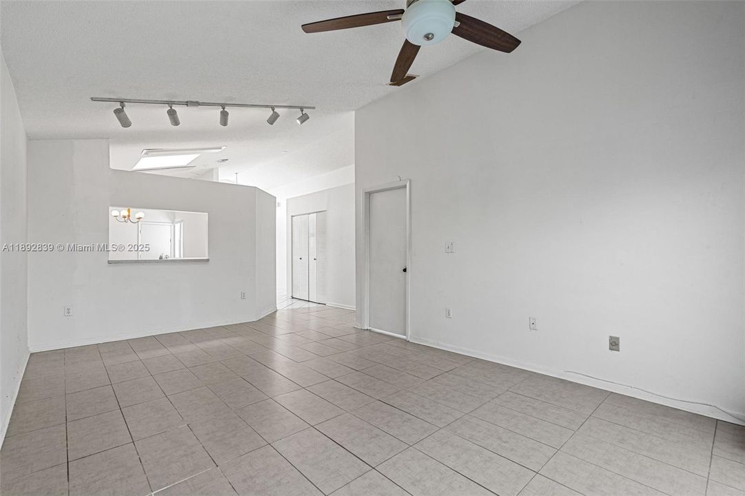 На продажу: $469,000 (3 спален, 2 ванн, 1185 Квадратных фут)