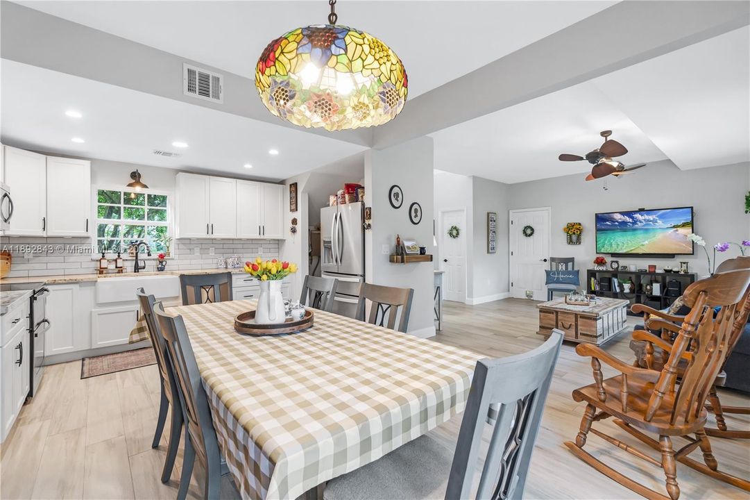 Vendido Recientemente: $525,000 (3 camas, 2 baños, 1528 Pies cuadrados)