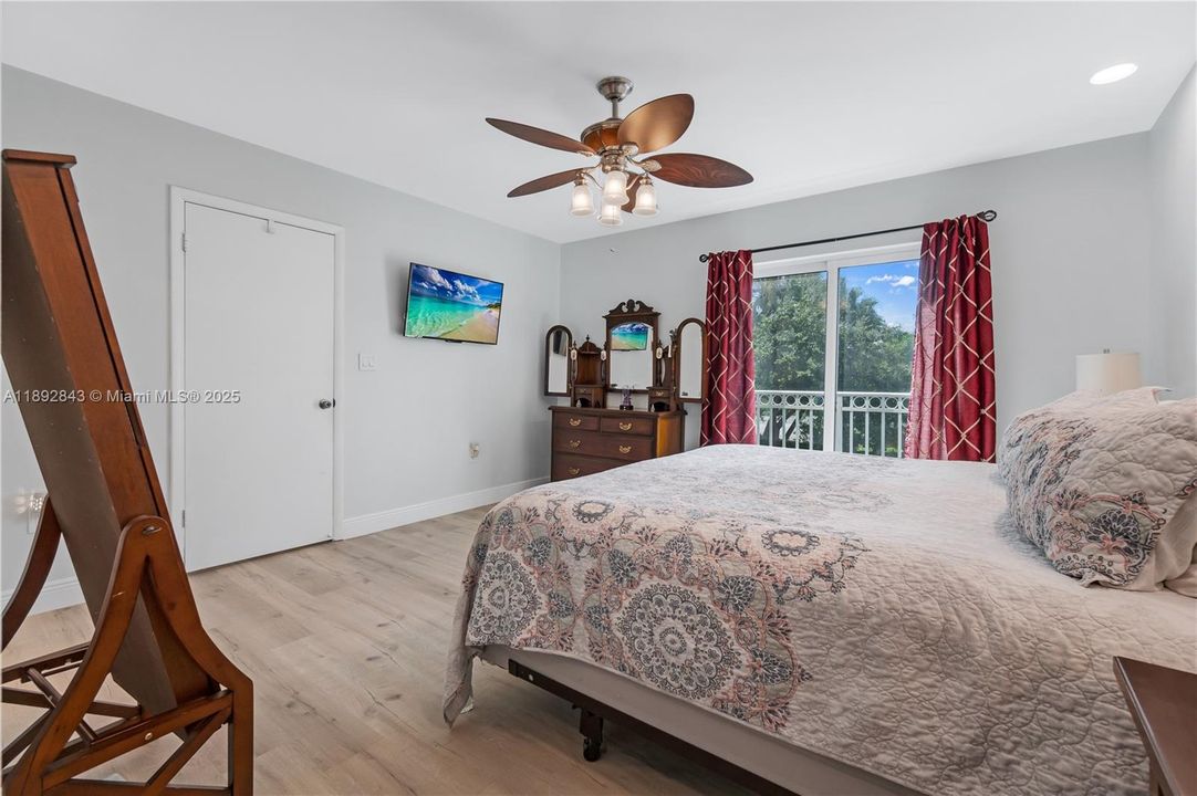 Vendido Recientemente: $525,000 (3 camas, 2 baños, 1528 Pies cuadrados)