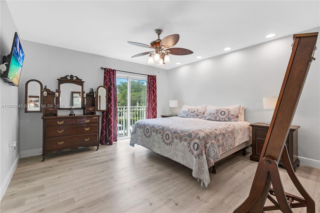 Vendido Recientemente: $525,000 (3 camas, 2 baños, 1528 Pies cuadrados)