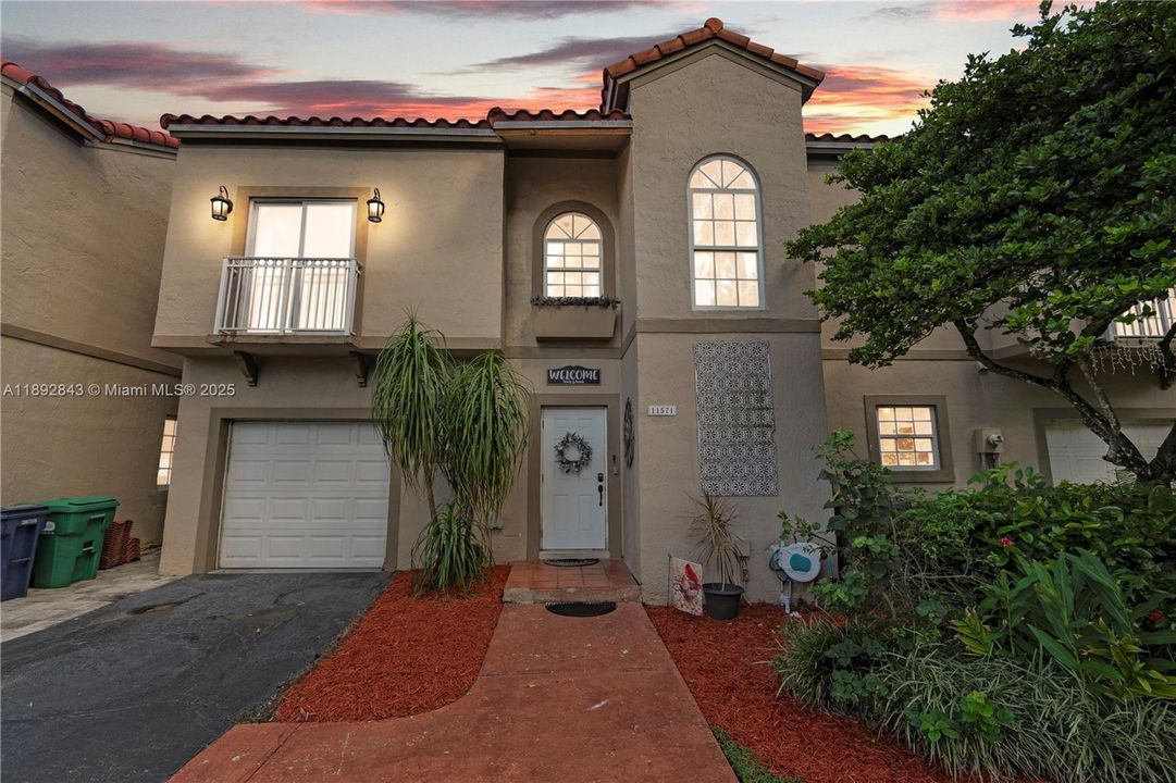 Vendido Recientemente: $525,000 (3 camas, 2 baños, 1528 Pies cuadrados)