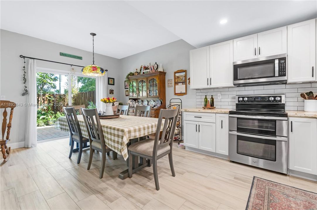 Vendido Recientemente: $525,000 (3 camas, 2 baños, 1528 Pies cuadrados)