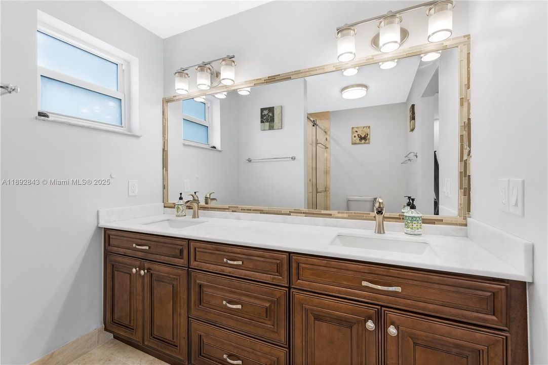 Vendido Recientemente: $525,000 (3 camas, 2 baños, 1528 Pies cuadrados)