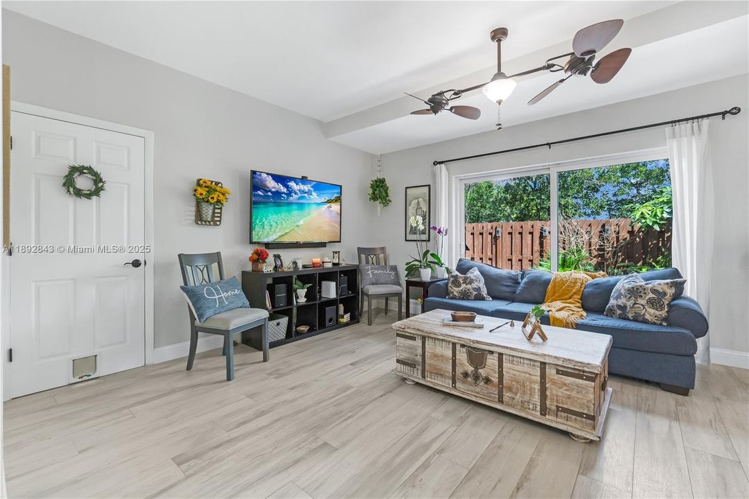 Vendido Recientemente: $525,000 (3 camas, 2 baños, 1528 Pies cuadrados)