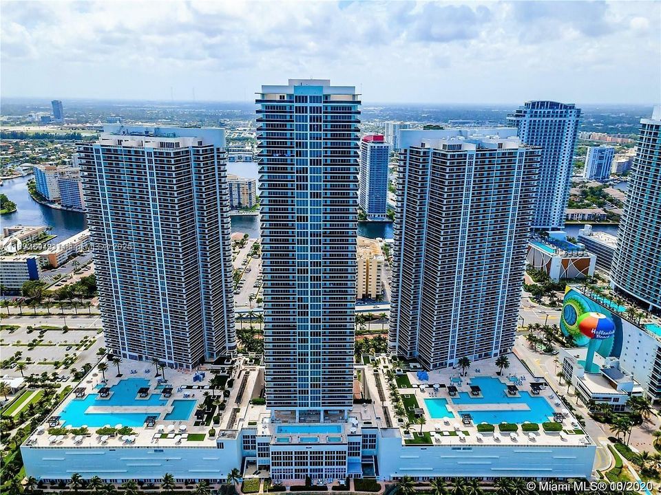 For Rent: $5,300 (3 beds, 3 baths, 1571 Square Feet)