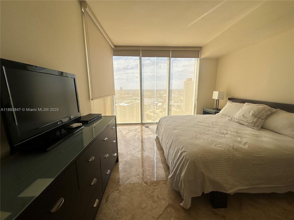 For Rent: $5,300 (3 beds, 3 baths, 1571 Square Feet)