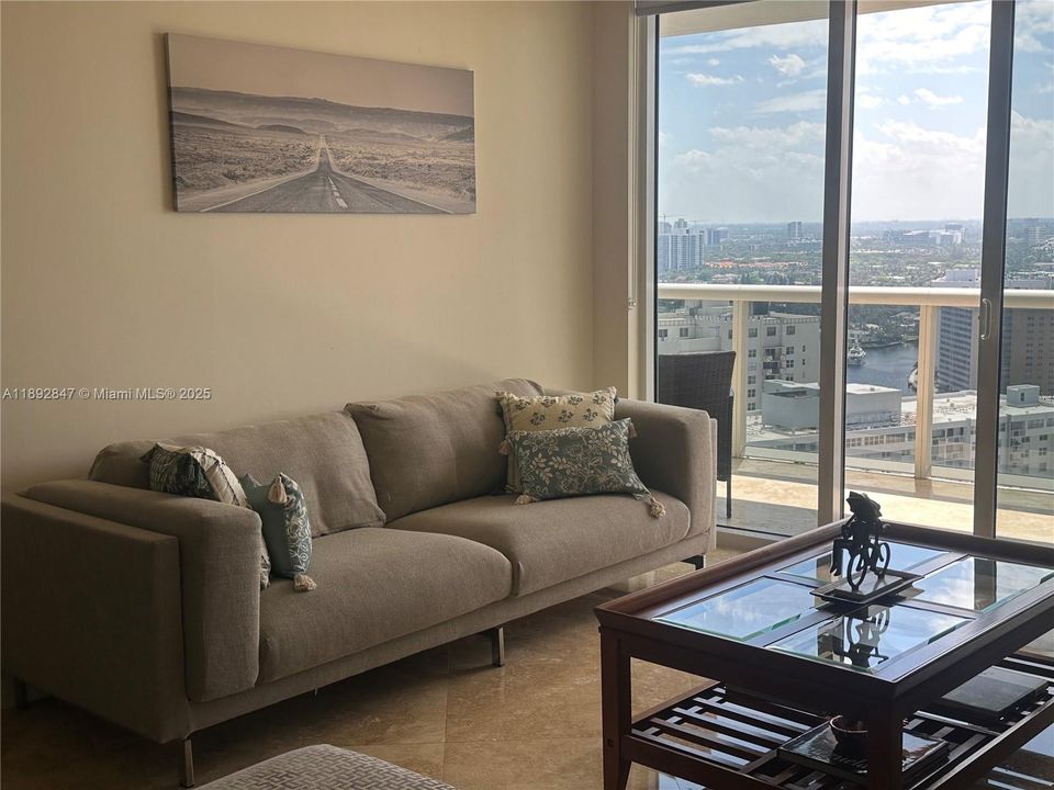 For Rent: $5,300 (3 beds, 3 baths, 1571 Square Feet)