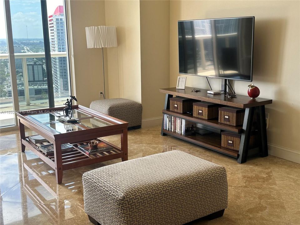 For Rent: $5,300 (3 beds, 3 baths, 1571 Square Feet)