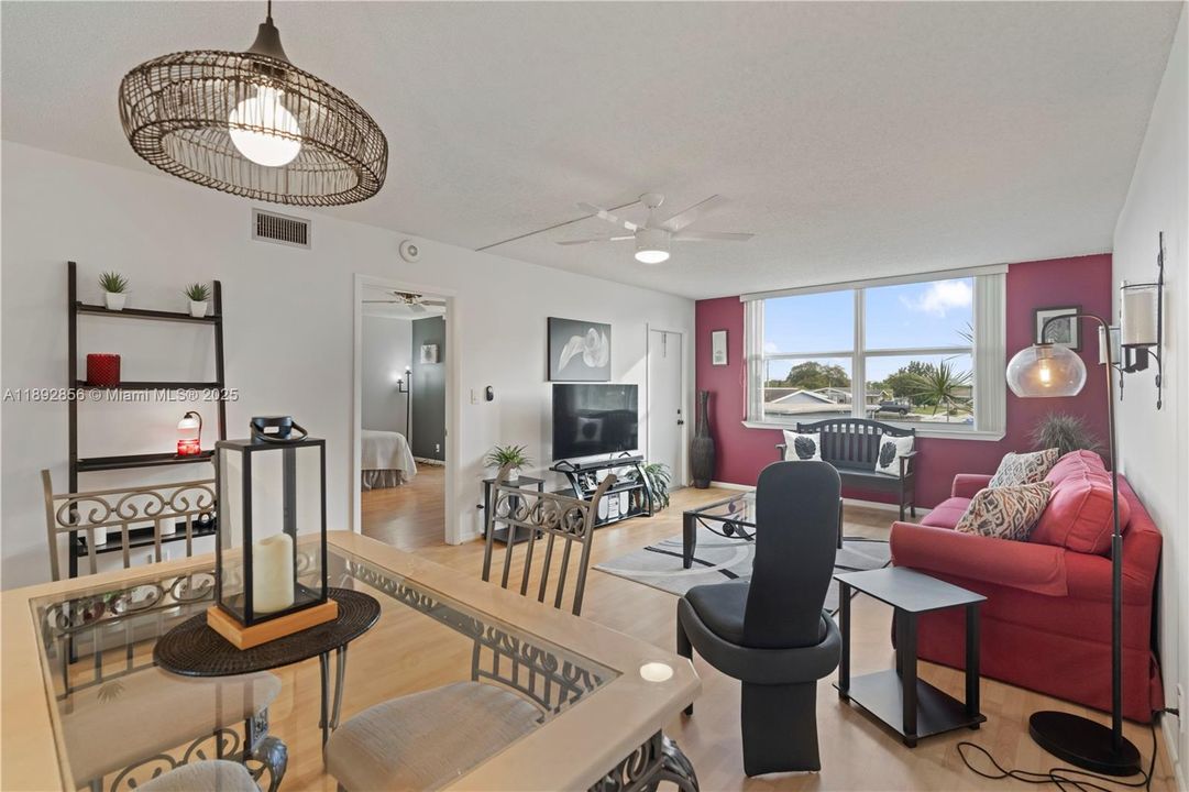 Недавно арендовано: $1,650 (2 спален, 2 ванн, 970 Квадратных фут)