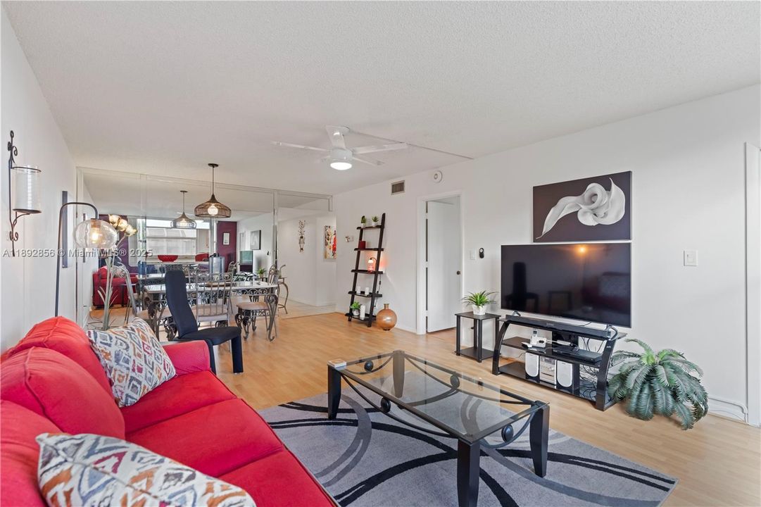 Недавно арендовано: $1,650 (2 спален, 2 ванн, 970 Квадратных фут)