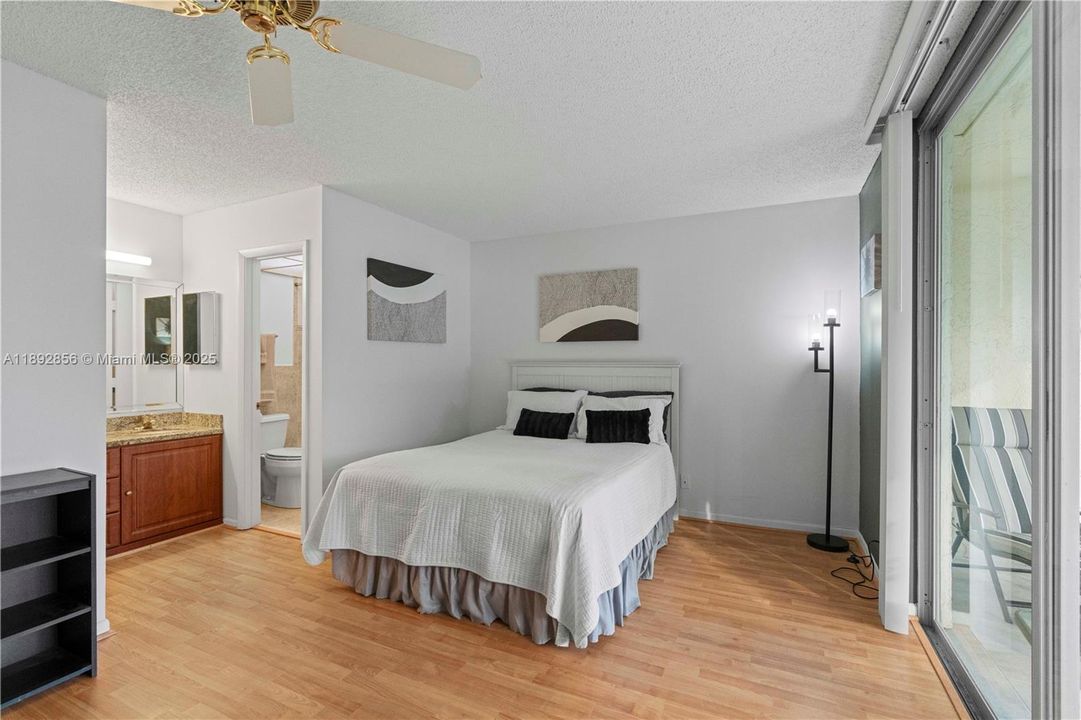 Недавно арендовано: $1,650 (2 спален, 2 ванн, 970 Квадратных фут)