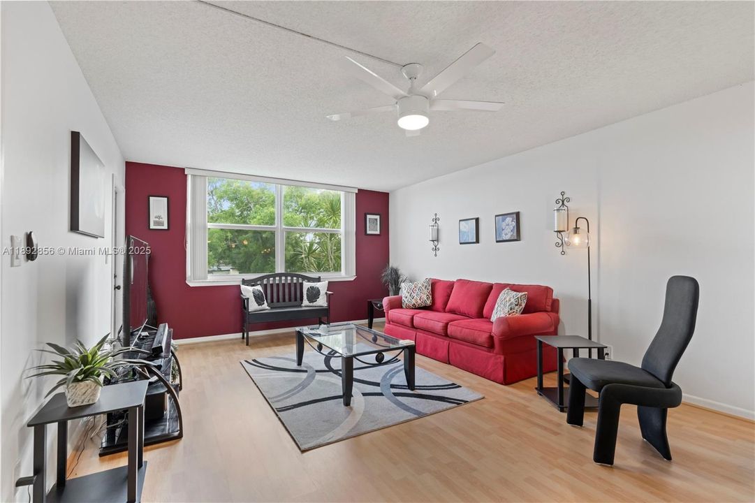 Недавно арендовано: $1,650 (2 спален, 2 ванн, 970 Квадратных фут)